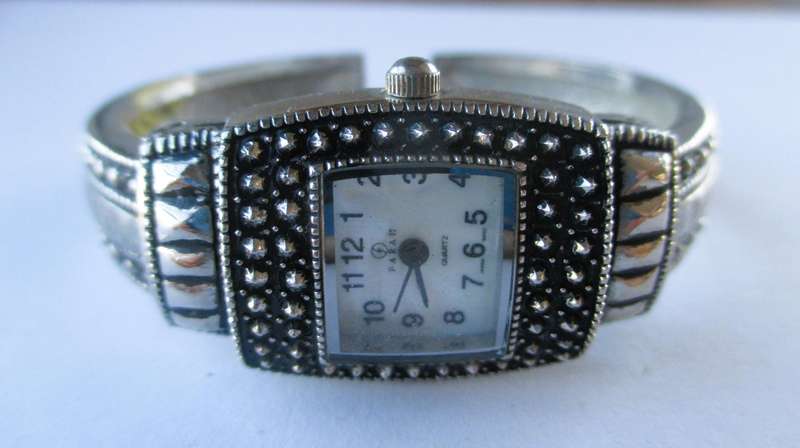 Vintage Lady Farah watch Japan, decorated with marcacite. Lovely item. Working.