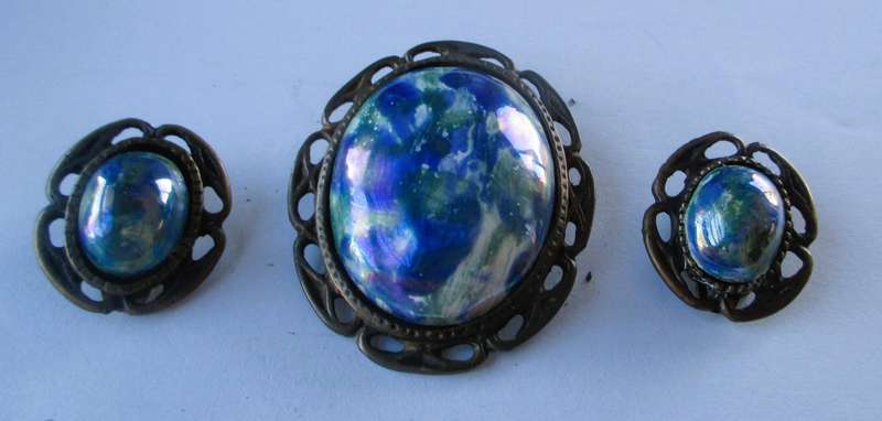 Vintage Porcelain and bronze brooch and clipon earring set.