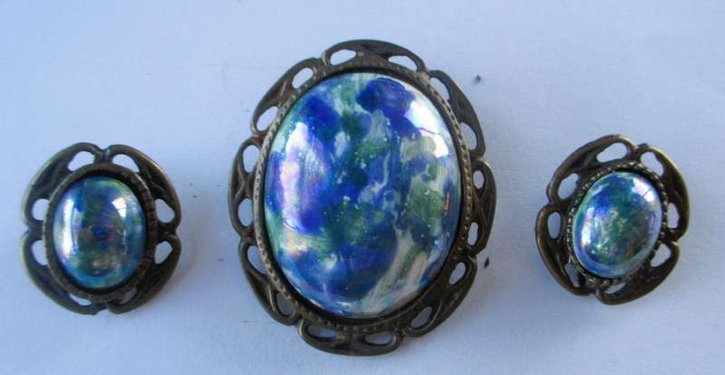 Vintage Porcelain and bronze brooch and clipon earring set.