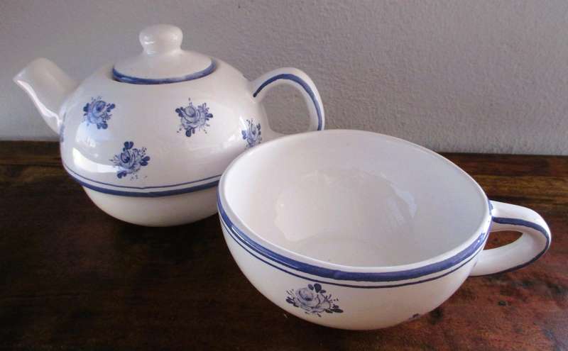 Teapot & Cup Blue Rose Tea For One