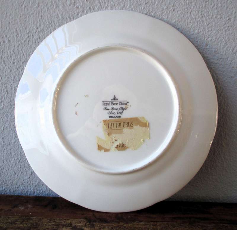 BEAUTIFUL ROYAL BONE CHINA THAILAND BLUE LEAF PATTERN CAKE PLATE