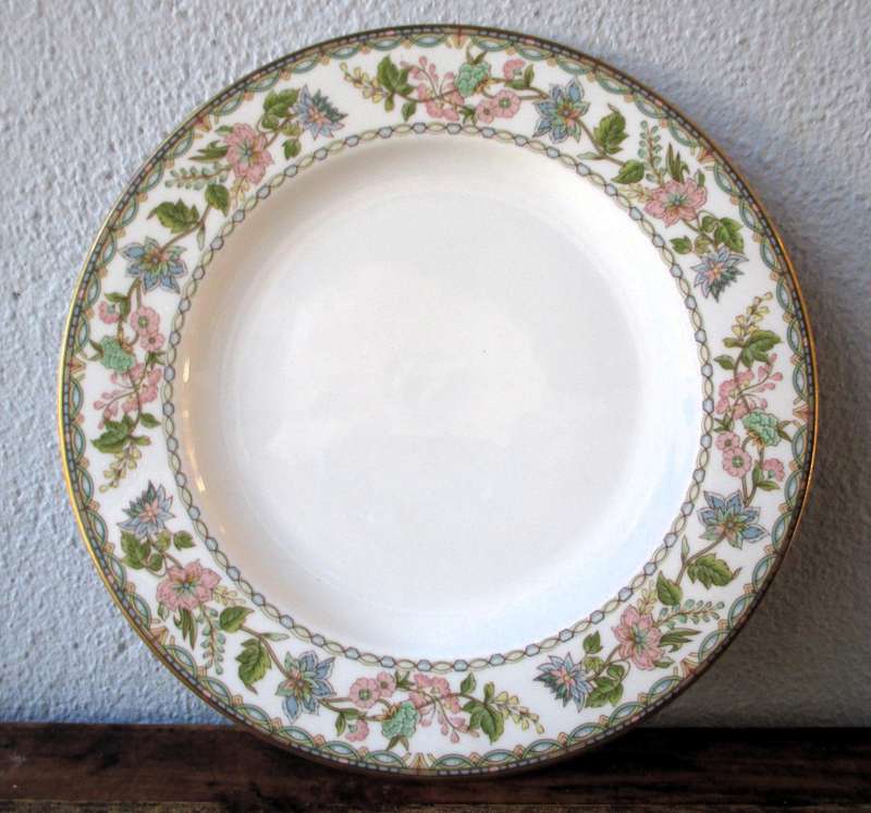 BEAUTIFUL ROYAL BONE CHINA THAILAND ANGELA PATTERN CAKE PLATE