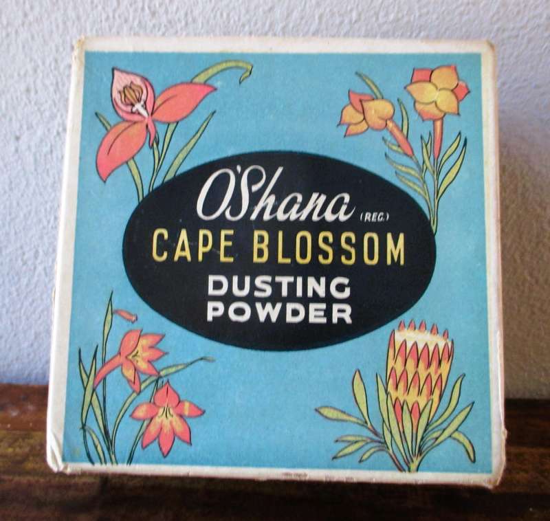Large Vintage Oshana Cape Blossom Dusting Powder Compact in box. Lovely item 12cm diameter.