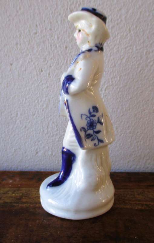 Vintage Blue & White Porcelain Victorian-style Figurines, Man. Made in Taiwan 145mm high.