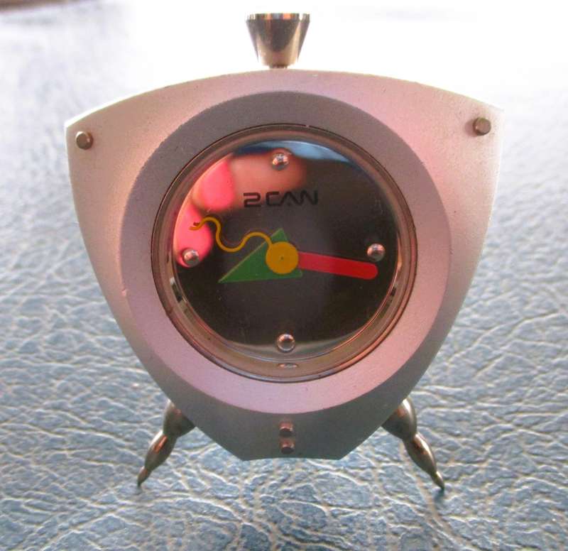 RARE! / Vintage "2CAN Clockboy mini table clock / desk clock (contemporary design) Working. 50x50mm