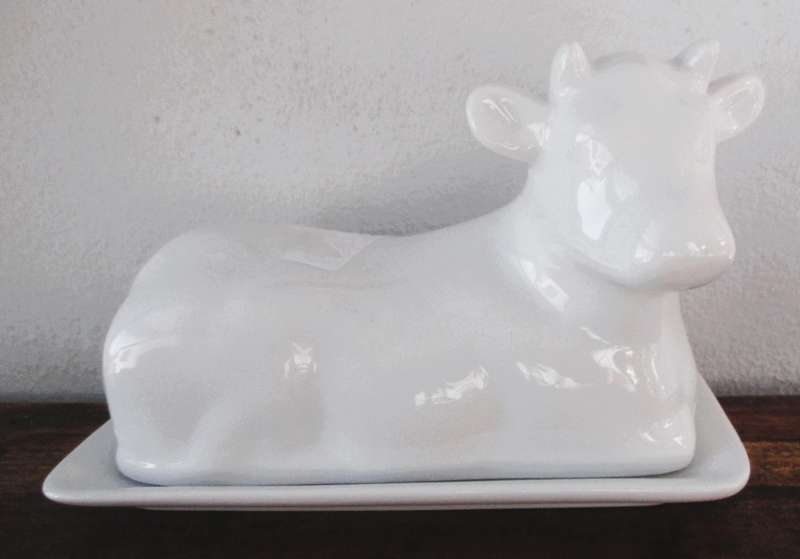 Traditional Porcelain Cow Covered Butter Dish from Kitchen conidential. 18cm long 12cm high