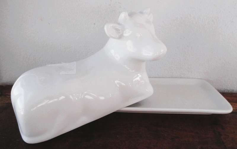 Traditional Porcelain Cow Covered Butter Dish from Kitchen conidential. 18cm long 12cm high