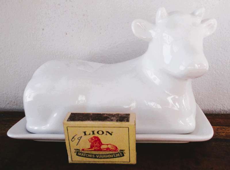 Traditional Porcelain Cow Covered Butter Dish from Kitchen conidential. 18cm long 12cm high