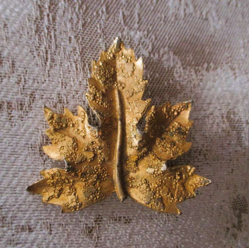 Vintage Gold Tone Textured Leaf Vintage Brooch. 60x55mm