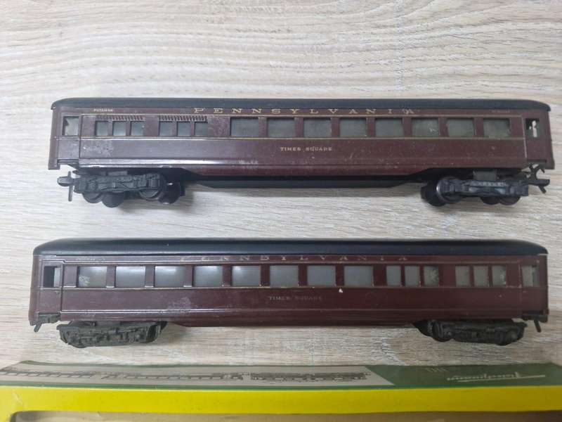 Vintage HO Scale Fleischmann Lot  2x Tinplate Coaches + 3x Boxed Freight Cars 