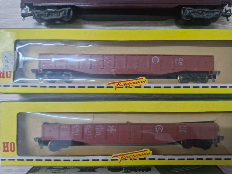 Vintage HO Scale Fleischmann Lot  2x Tinplate Coaches + 3x Boxed Freight Cars 