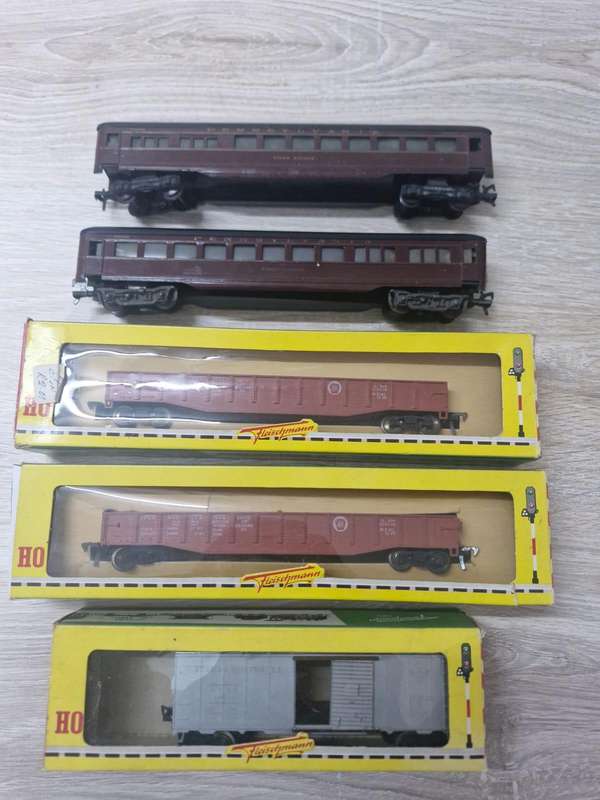 Vintage HO Scale Fleischmann Lot  2x Tinplate Coaches + 3x Boxed Freight Cars 