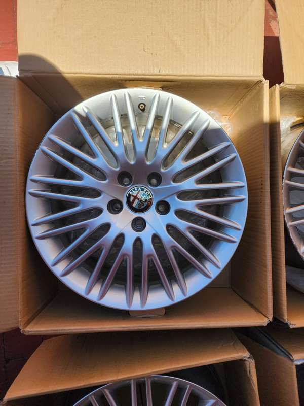 OEM 17" Alfa Romeo Giulietta wheels