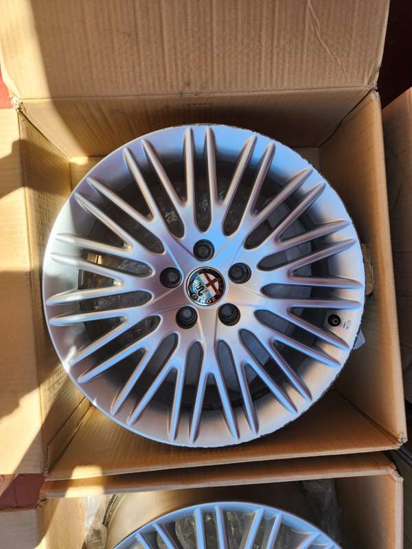 OEM 17" Alfa Romeo Giulietta wheels