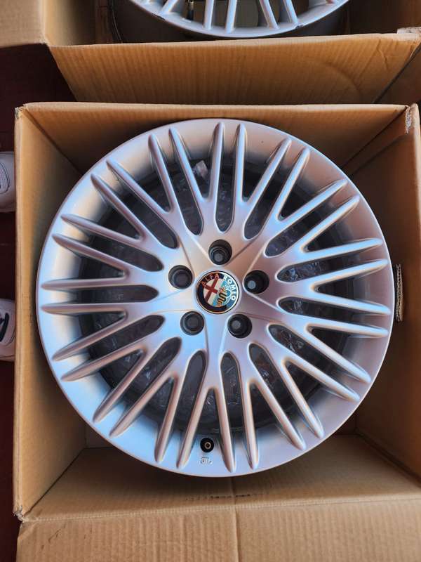 OEM 17" Alfa Romeo Giulietta wheels
