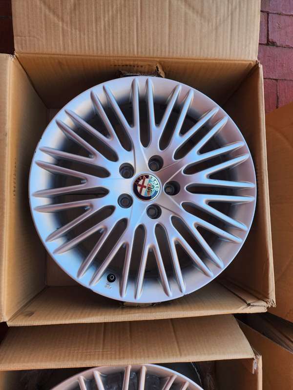 OEM 17" Alfa Romeo Giulietta wheels