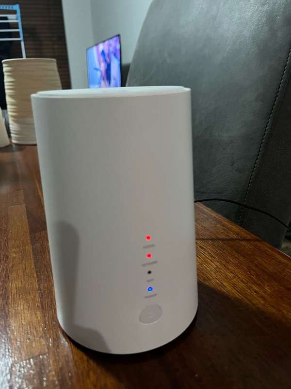 Alcatel Linkhub Router HH72v - LTE Router - Accepts SIM Card (FREE PUDO/PEXI)