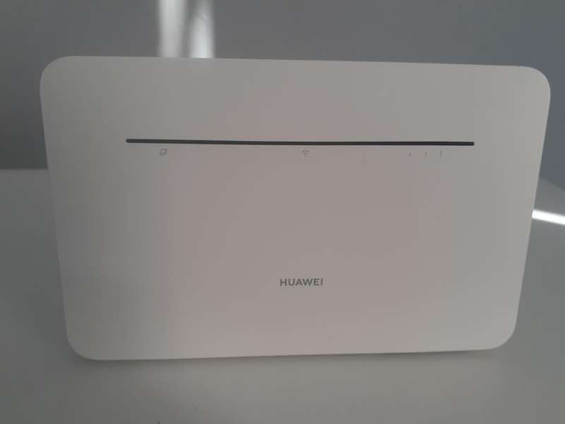 HUAWEI 4G CPE 3 LTE Wi-Fi Router - Accepts SIM Card