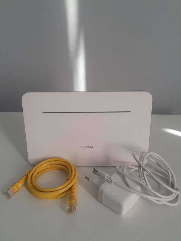 HUAWEI 4G CPE 3 LTE Wi-Fi Router - Accepts SIM Card