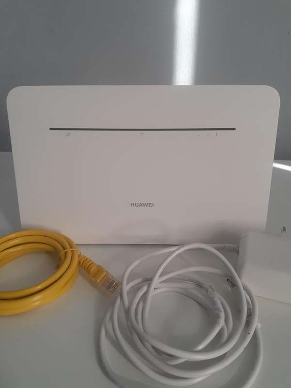 HUAWEI 4G CPE 3 LTE Wi-Fi Router - Accepts SIM Card