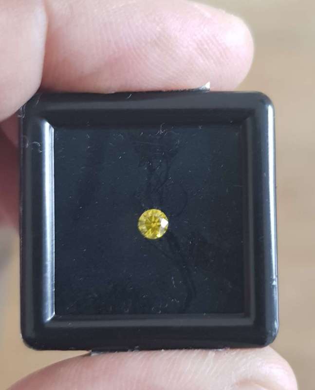 0.19cts  Diamond Round Cut  Vivid Canary Yellow  SI1 Loose Natural Diamond **CERTIFIED**