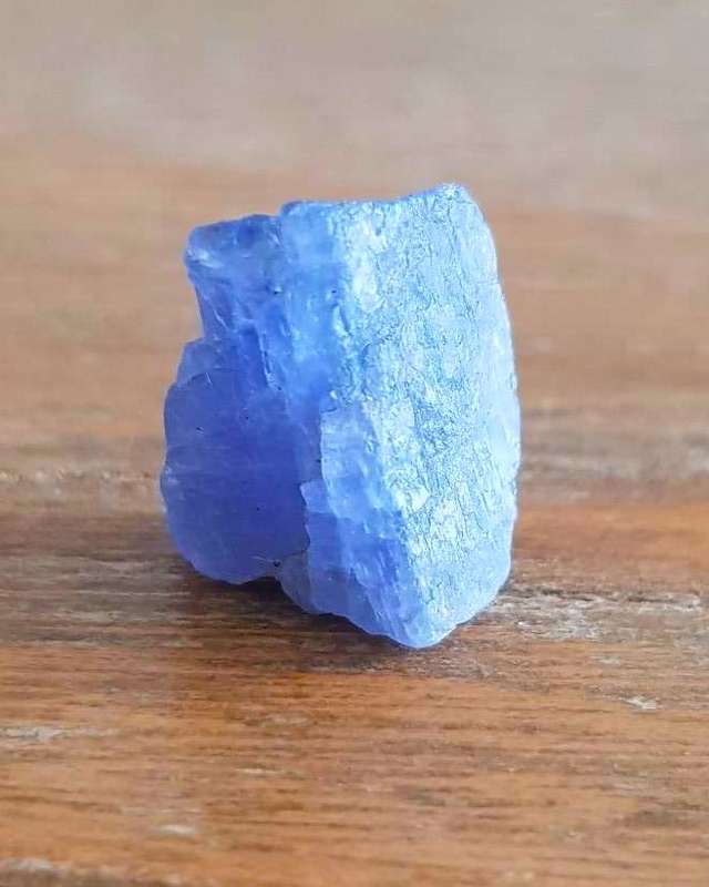 Tanzanite 25.31cts. Natural Violet Blue Rough