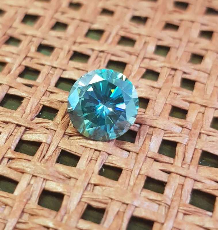 3.96ct MOISSANITE ROUND  **PEACOCK BLUE** VVS1  COLOUR  LOOSE GEM