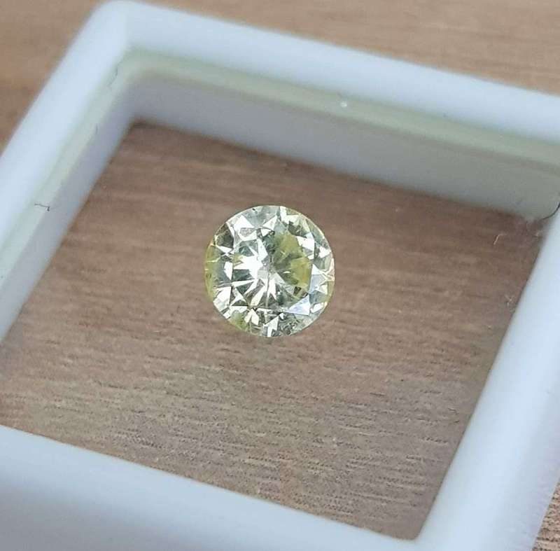 0.68Cts  DIAMOND ROUND**CERTIFIED** SI2 LIGHT YELLOW NATURAL