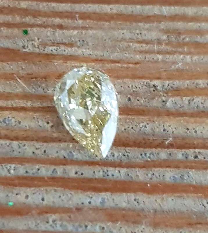 0.33CT. DIAMOND PEAR CUT  YELLOW LOOSE NATURAL SI1 Natural
