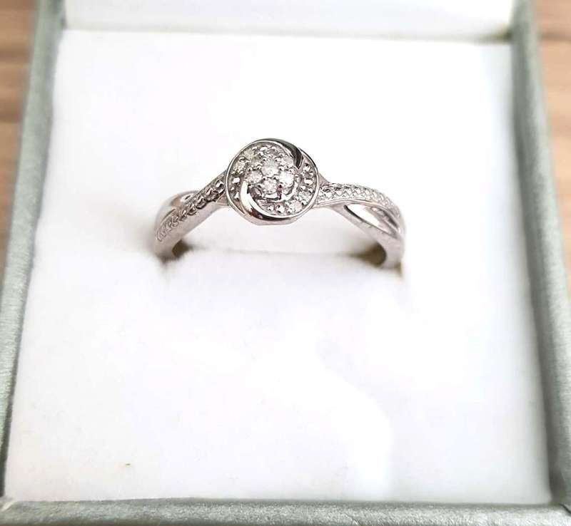 0.200ct  CLUSTER DIAMOND RING ROUND CUT **WHITE GOLD** DESIGNER