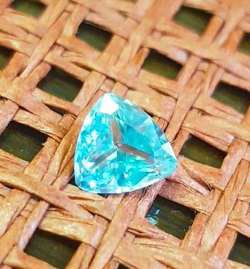 1.30CT  MOISSANITE BLUE TRILLION CUT VVSI  BRILLIANT CUT