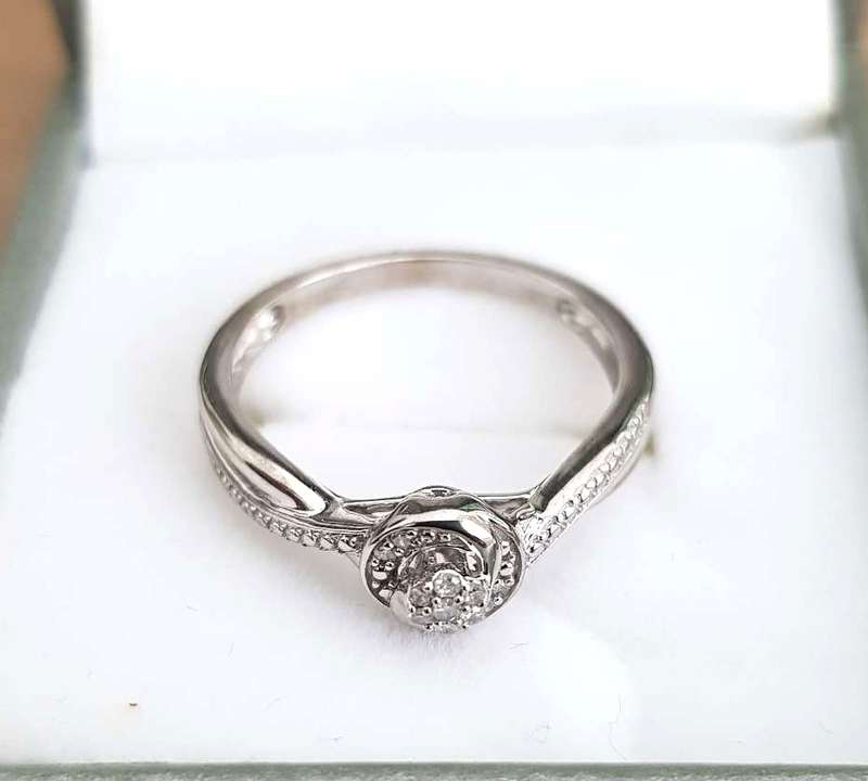 0.200ct  CLUSTER DIAMOND RING ROUND CUT **WHITE GOLD** DESIGNER