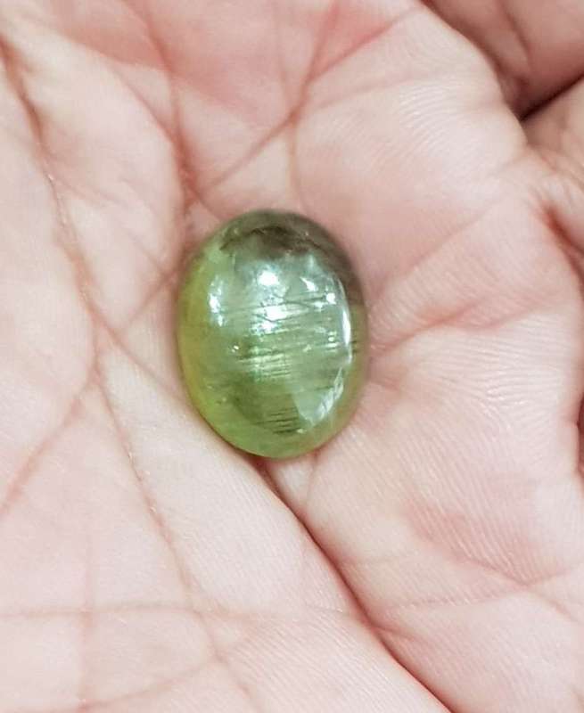 17.54Ct. Sapphire Star 6 Rays Oval Cabochon Golden Green  Good! Sparkling! Madagascar
