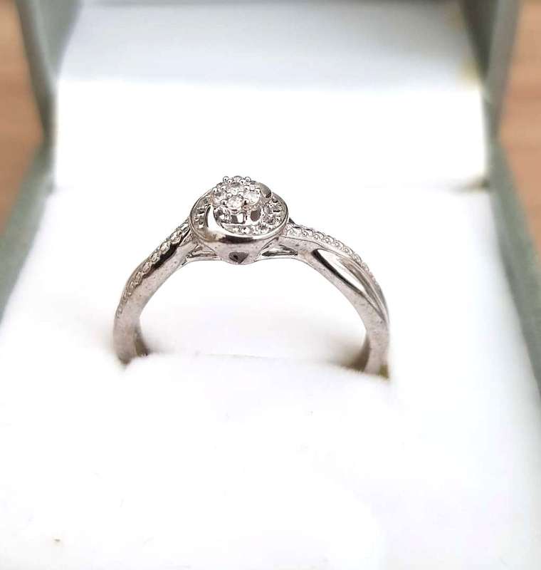 0.200ct  CLUSTER DIAMOND RING ROUND CUT **WHITE GOLD** DESIGNER