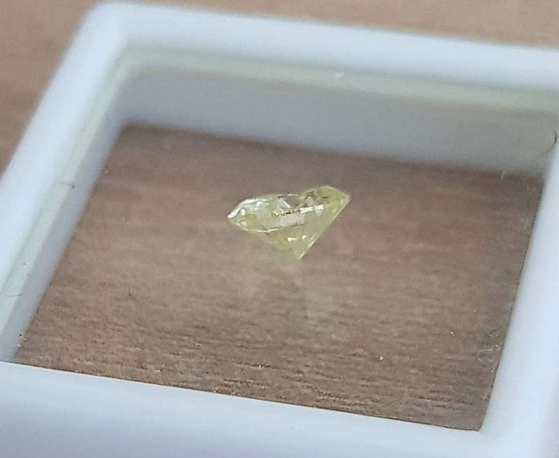 0.68Cts  DIAMOND ROUND**CERTIFIED** SI2 LIGHT YELLOW NATURAL