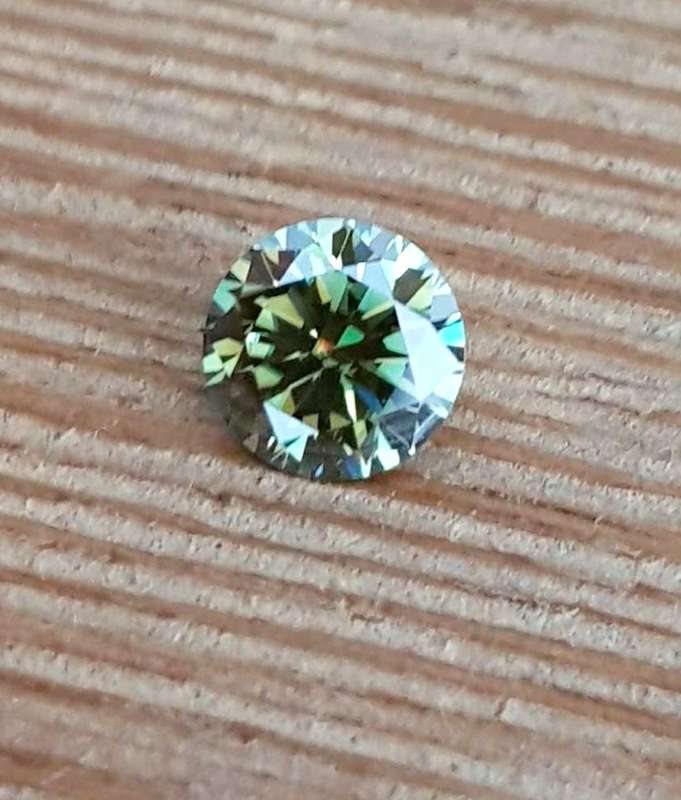 MOISSANITE GREEN 1CT  VVSI  ROUND **GRA Certificate**BRILLIANT CUT