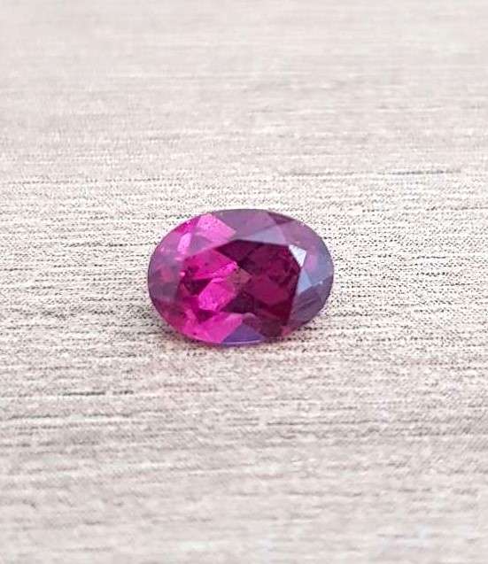 1.10Ct. Rhodolite Oval Hot Pink Purple Good Color Garnet Natural