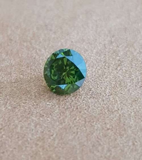 0.52Cts   DIAMOND ROUND**EGL CERTIFIED** SPARKLING GREEN NATURAL