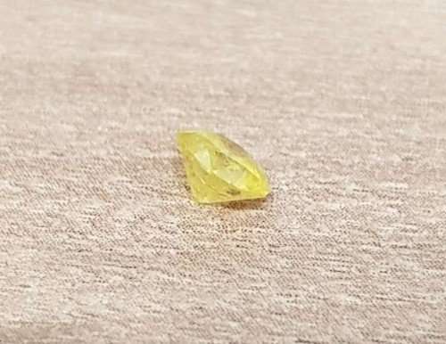 0.50Cts DIAMOND VIVID YELLOW ROUND **CERTIFIED**  NATURAL