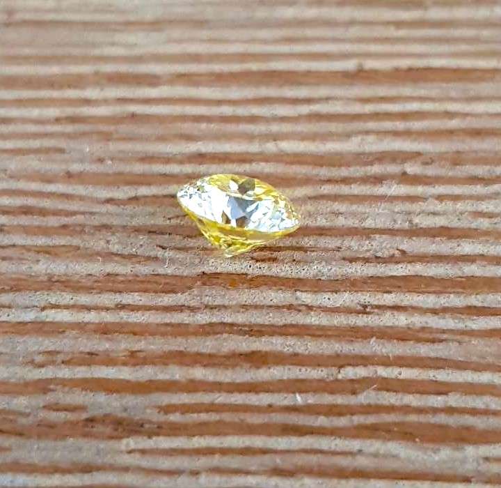 Lemon Moissanite 1Ct  **100 Facetted Cut** VVSI  ROUND **GRA Certified **BRILLIANT CUT