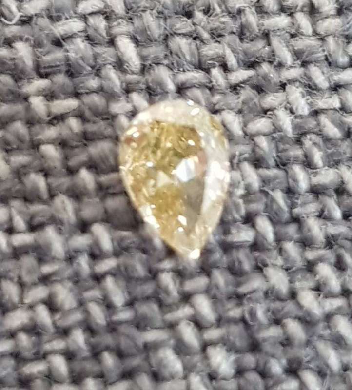 0.33CT. DIAMOND PEAR CUT  YELLOW LOOSE NATURAL SI1 Natural
