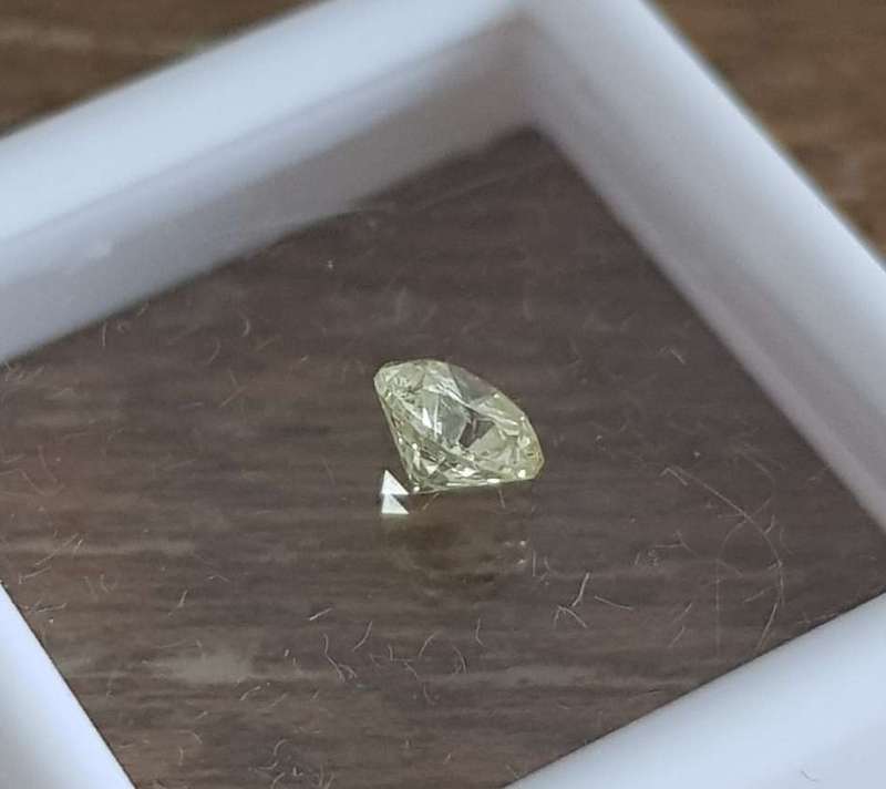 0.52cts Diamond Round Cut VS1 / Fancy Yellow**Certified**
