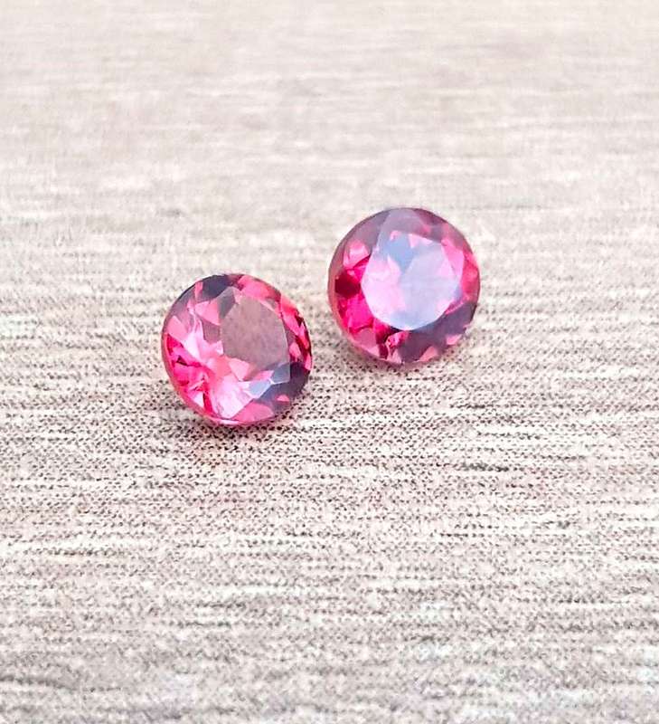 Pinkish Red Mozambique Garnet Round 4 mm **PAIR**. 2Pcs/0.70Ct