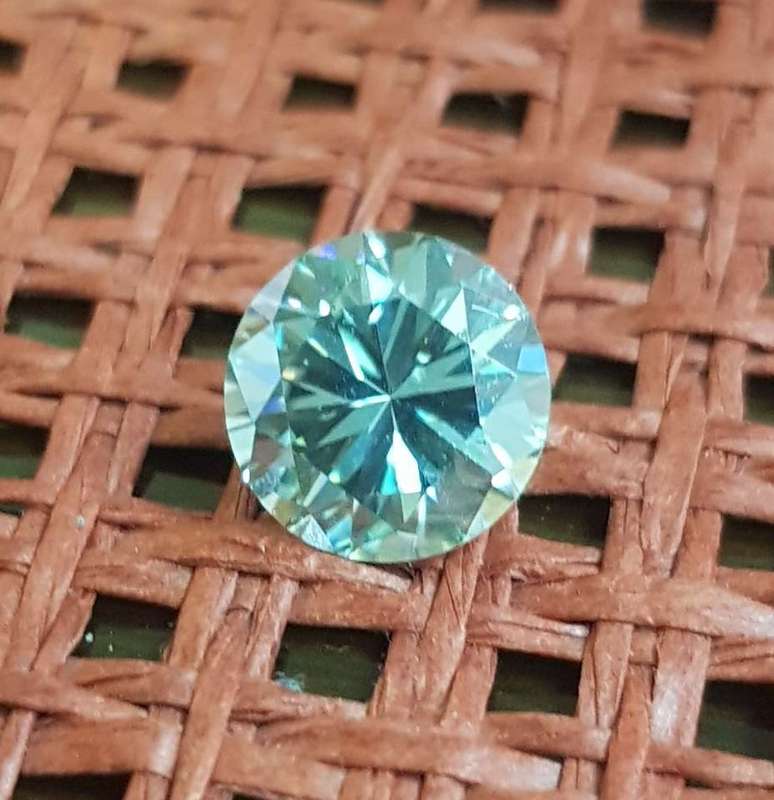 4.05ct  Moissanite VVS1  Green Round Excellent Cut Loose