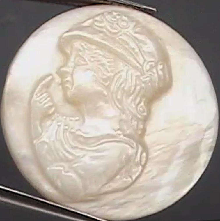 18.42Ct. Mother of Pearl Cameo Vintage Creamy White PEARL SHELL THAILAND  Natural
