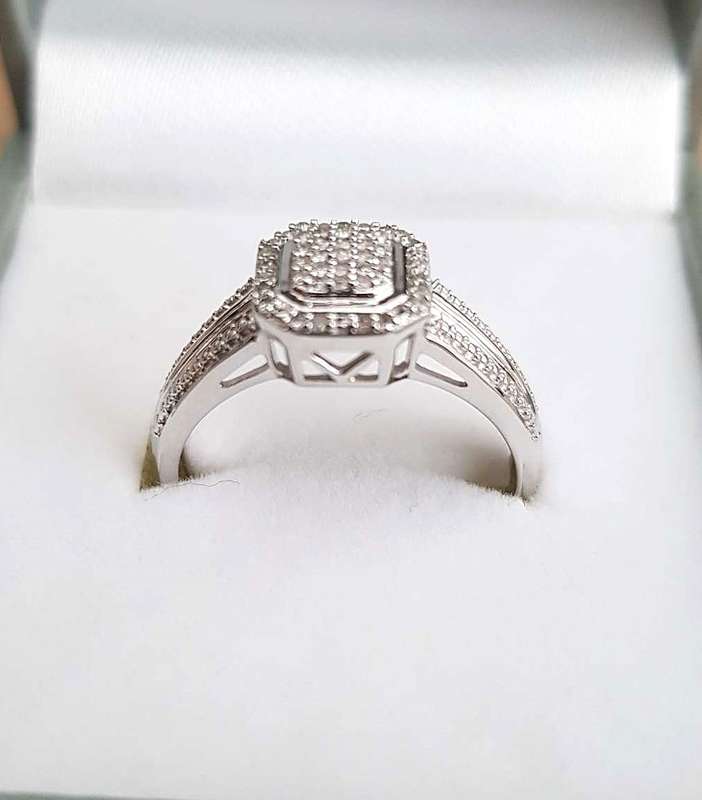 0.300ct DIAMOND RING  ROUND CUT DIAMONDS  WHITE GOLD **GORGEOUS **