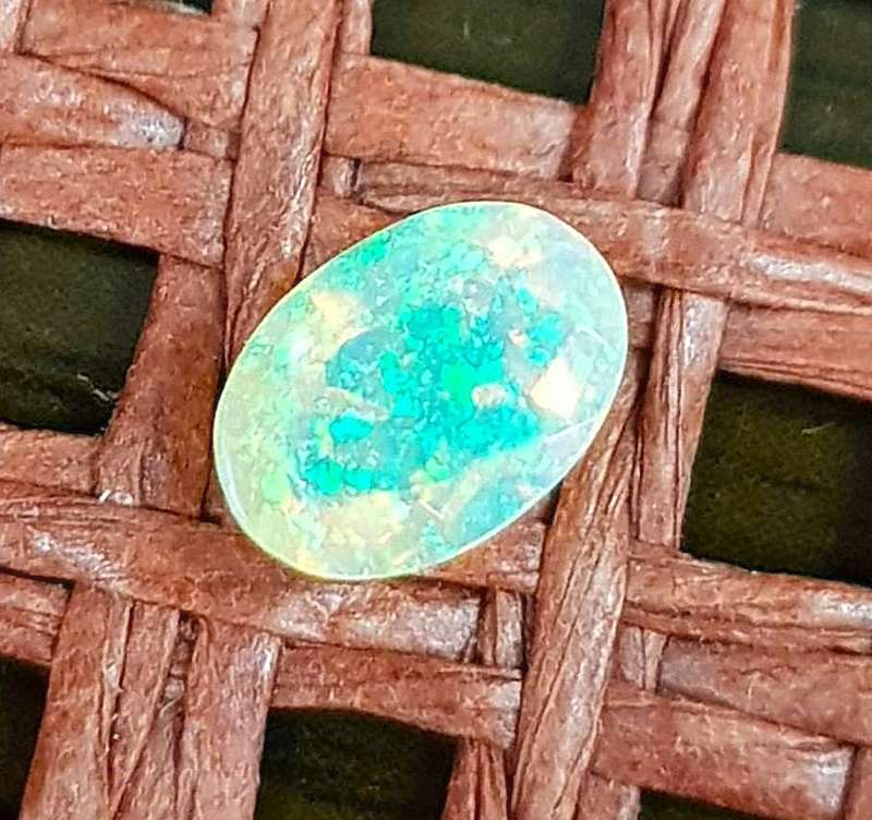 Opal 0.68Cts Oval Facetted 5x7mm Multi Colours Glittering Rainbow 3D! Ethiopian Natural