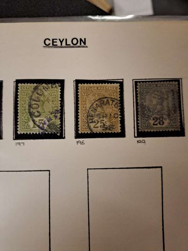 Ceylon - 254 stamps - Reduced price