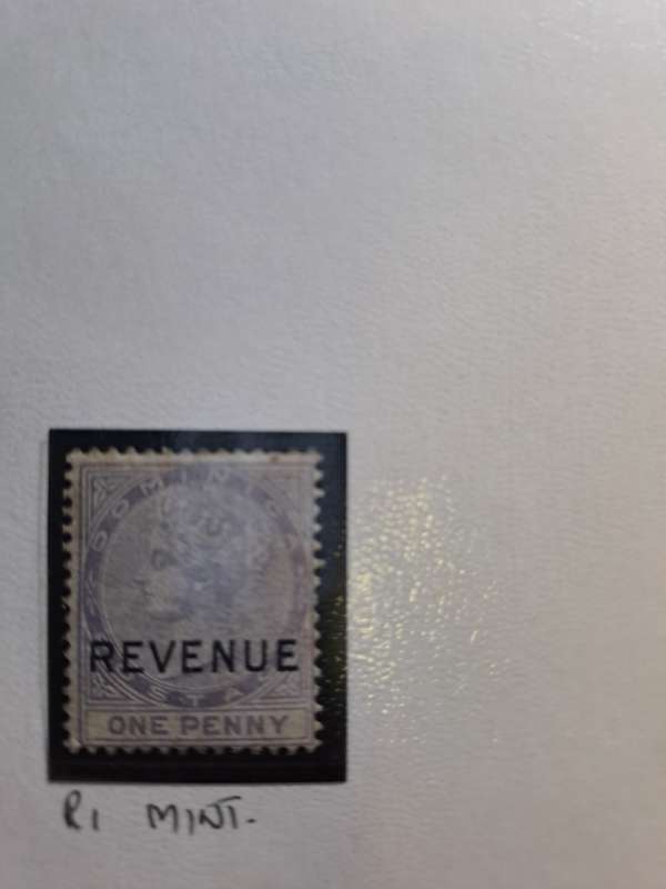 Dominica - 4 stamps - Reduced price
