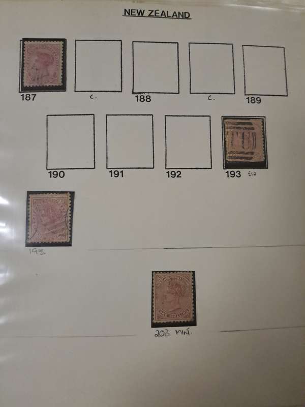 New Zealand - 354 Stamps